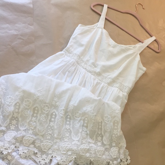 Yumi White Sundress with Lace Hem - Picture 2 of 11